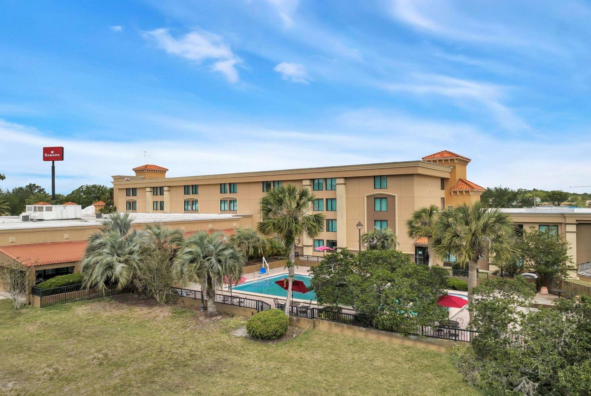 Ramada By Wyndham Jacksonville I-95 By Butler Blvd Eksteriør bilde