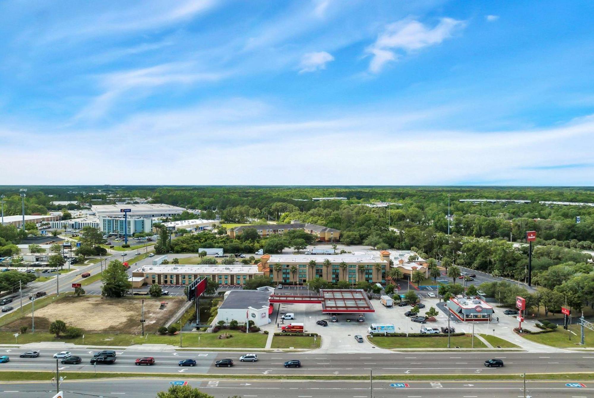 Ramada By Wyndham Jacksonville I-95 By Butler Blvd Eksteriør bilde